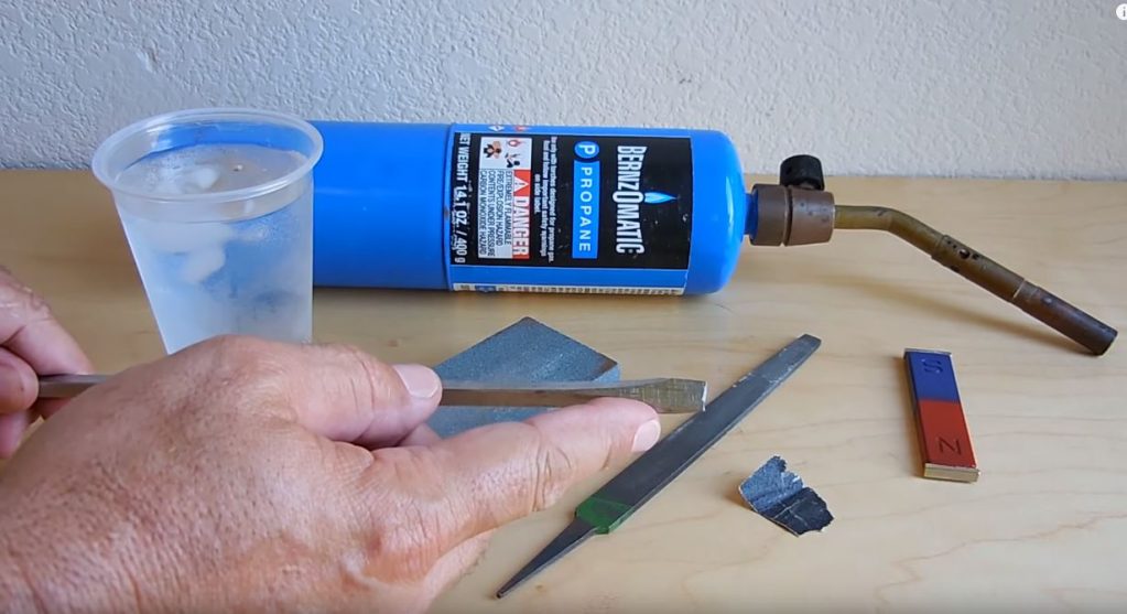 Рассмотрим принципы закалки на примере отвертки