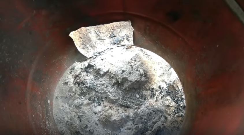 дрова полностью прогорели