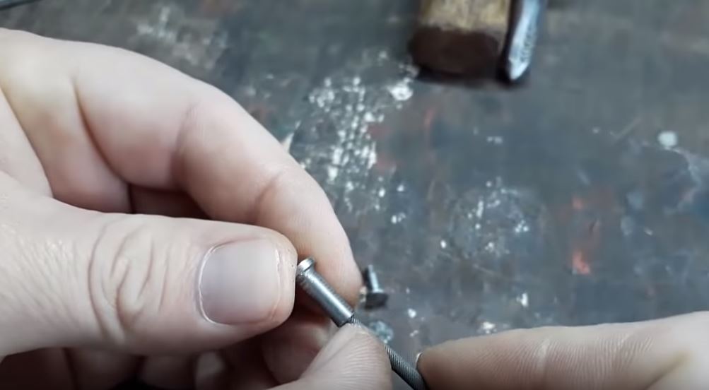 проверяем глубину отверстия