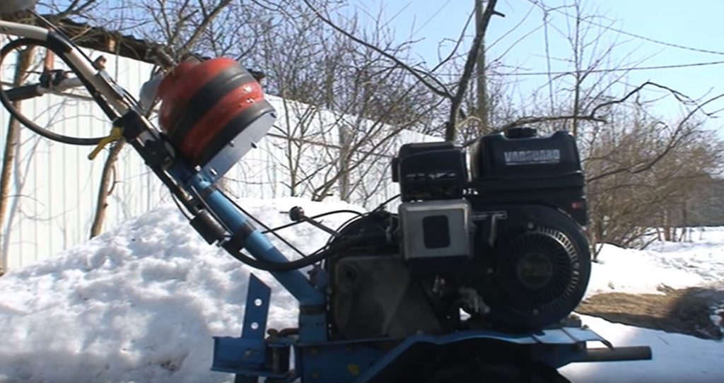 мотоблок теперь переведен на газ