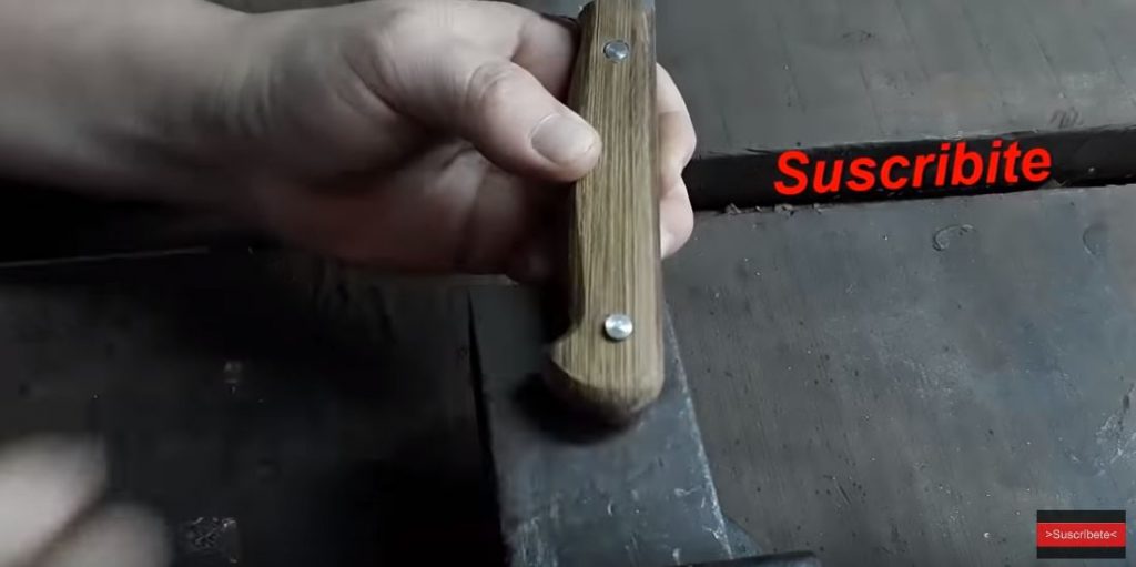 вставляем внутреннюю заклепку