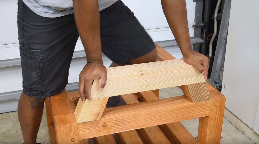 С усилием придавливаем заготовки