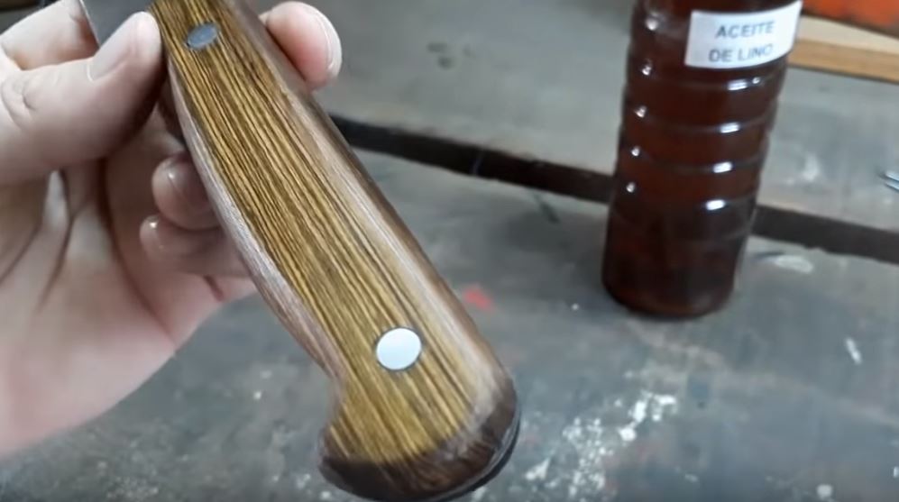 В результате получаем вот такую надежную ручку