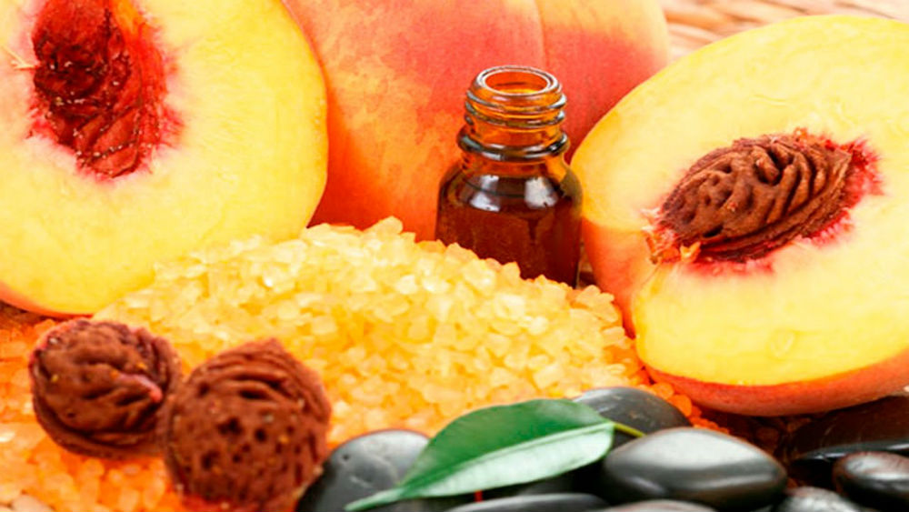 Применение сочной мякоти будет полезно в питании волос