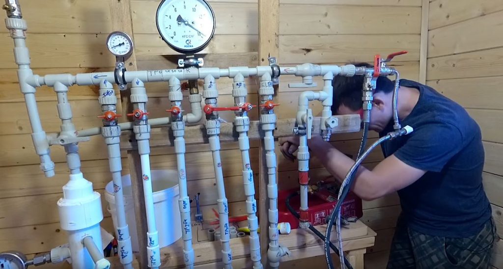 Подаем давление, постепенно увеличивая его