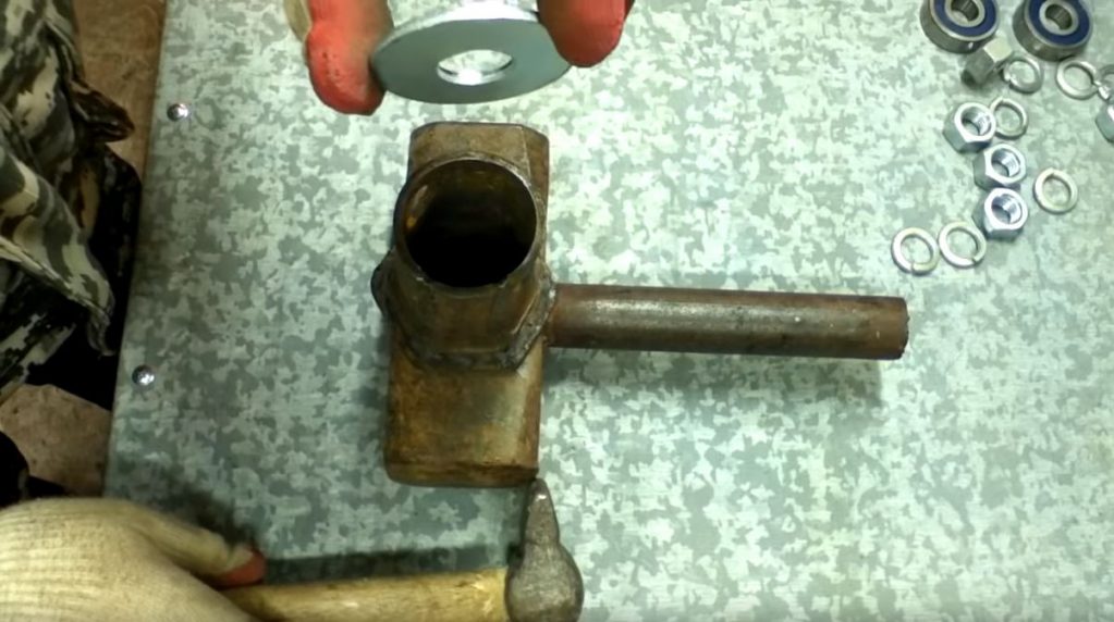 Ограничителями для роликов послужат большие шайбы