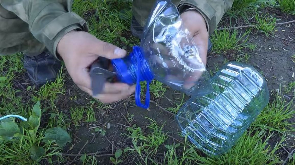 Откручиваем крышку и снимаем ручку