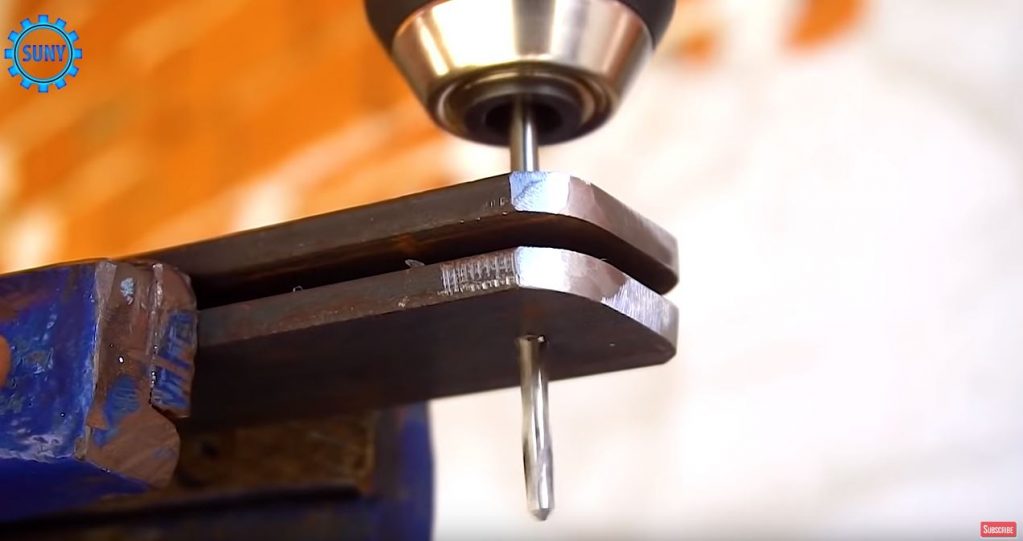 просверливаем сквозное отверстие