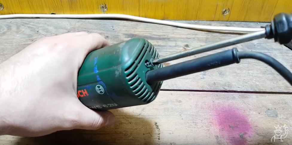 Закручиваем винт заднего кожуха