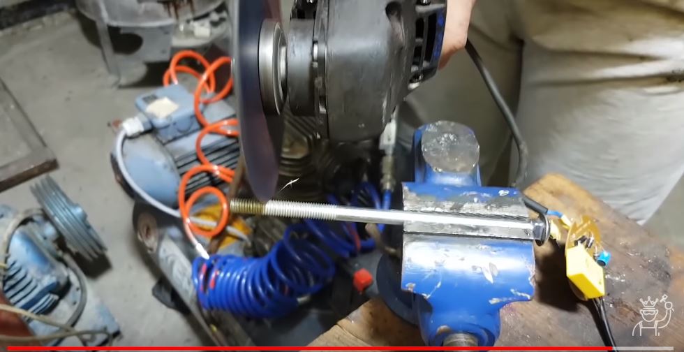 Перерезаем металлический прут