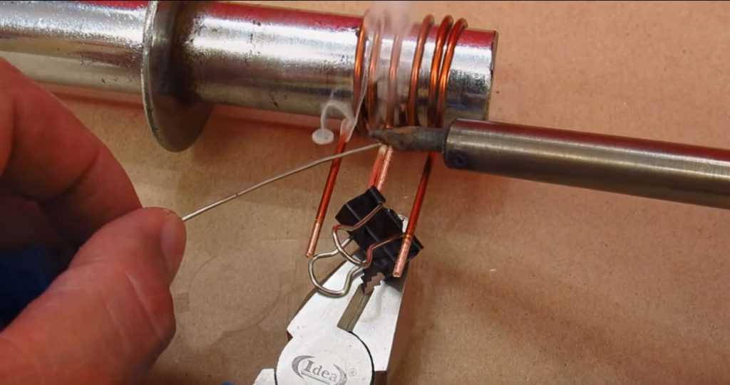 Спаиваем между собой два выхода больших катушек