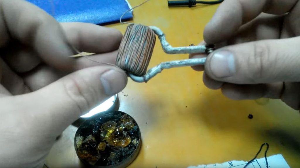 Кольцо надеваем на заизолированную медную шину