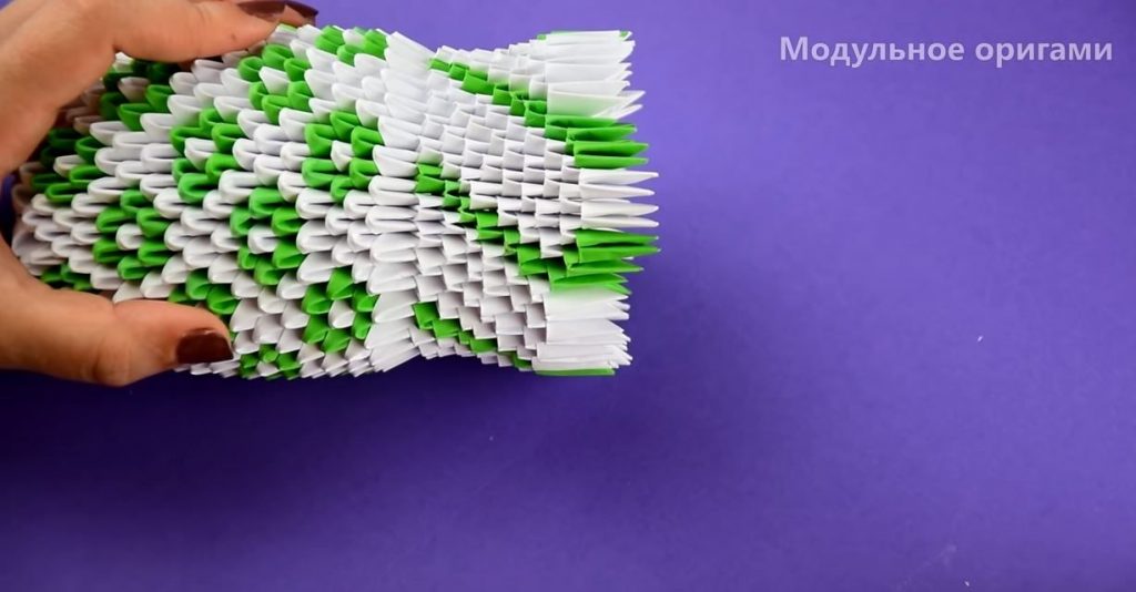 Пустоту между ними заполняем 2 белыми модулями