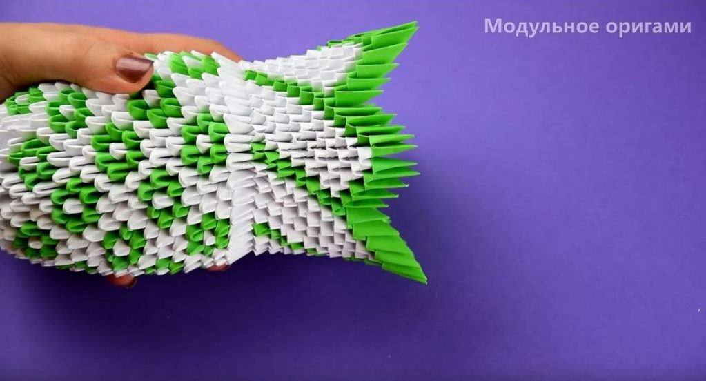 Аналогичным образом получаем остальные три угла вазы