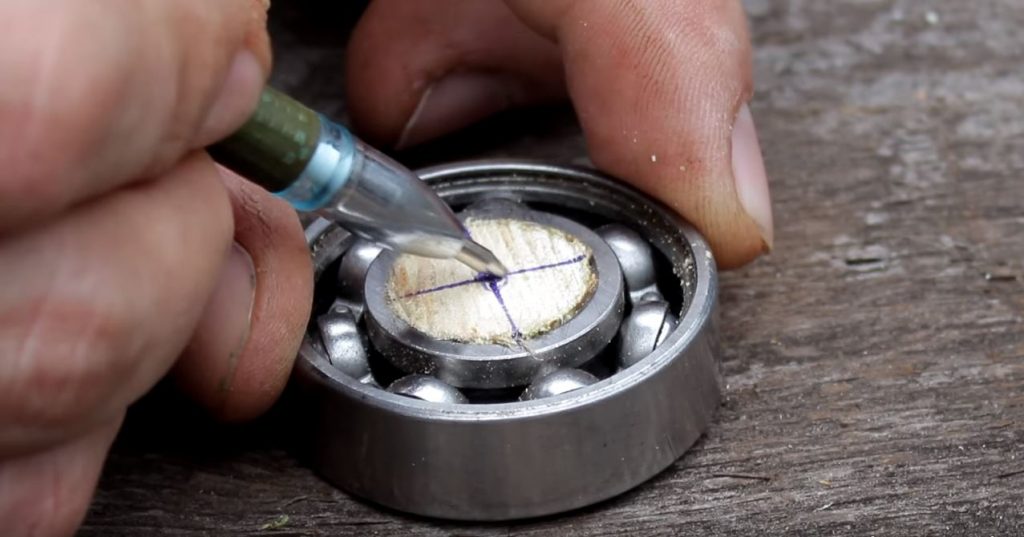 Проводим две диаметральные линии