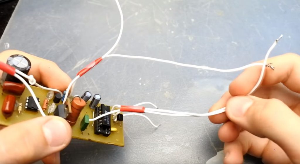 Припаиваем к плате четыре пары проводов