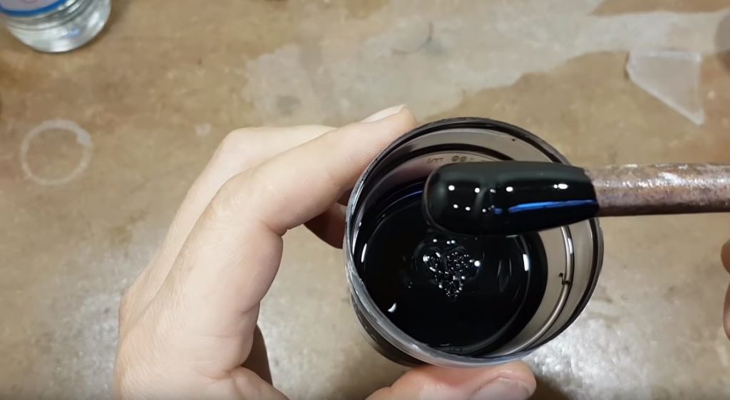 густоту которой можно регулировать одним из растворителей