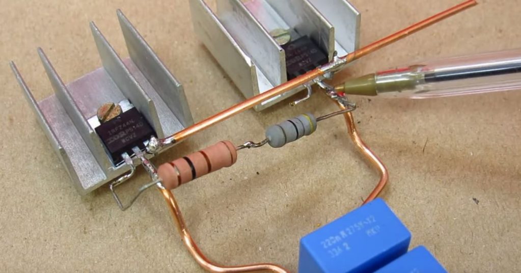 Подпаиваем резисторы