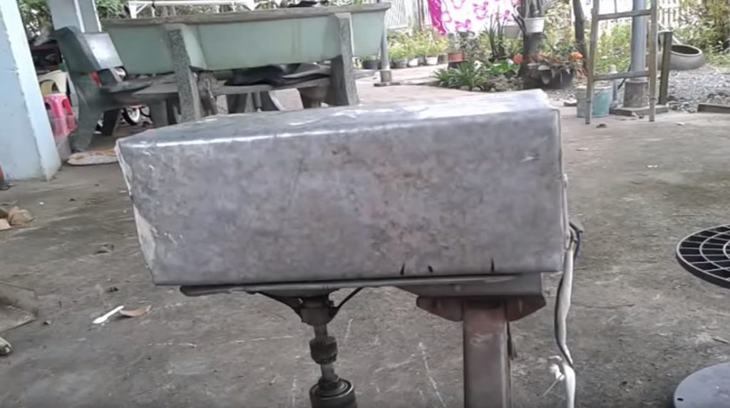 Сверху накрываем мотор кожухом подходящего размера