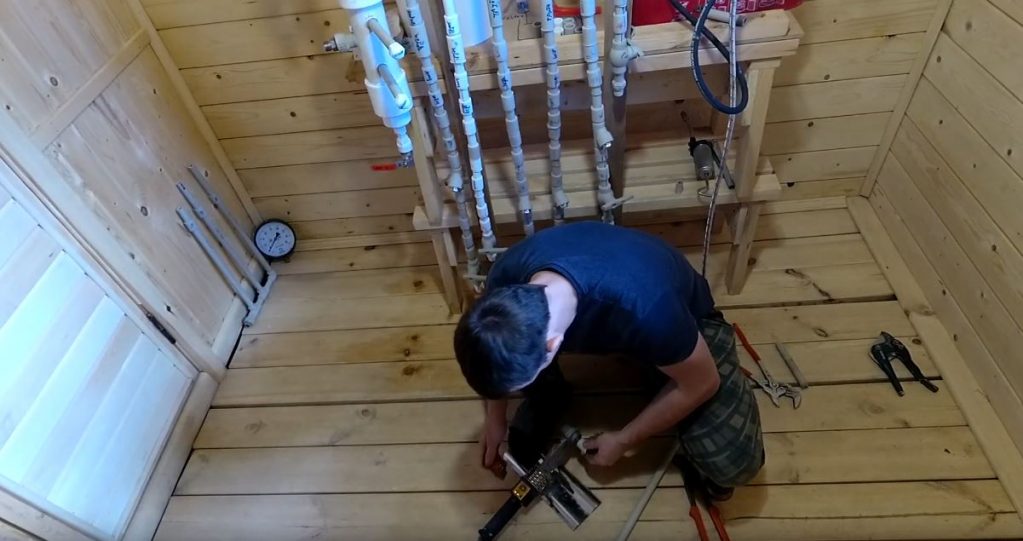 Нагреваем пластиковую муфту на сварочном аппарате