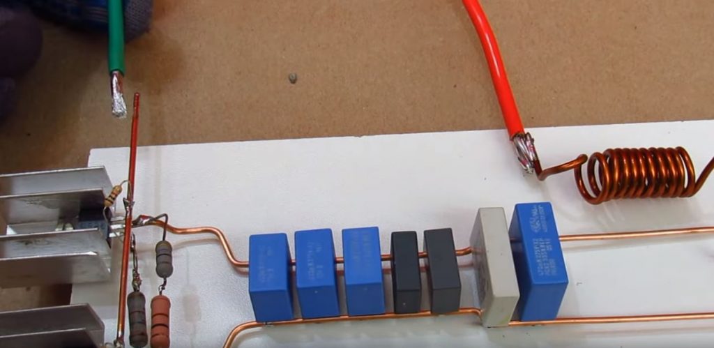 Подсоединяем провода питания