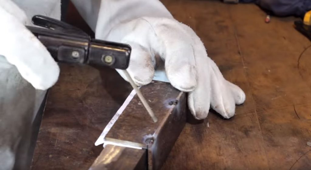 Свариваем сложенные детали между собой