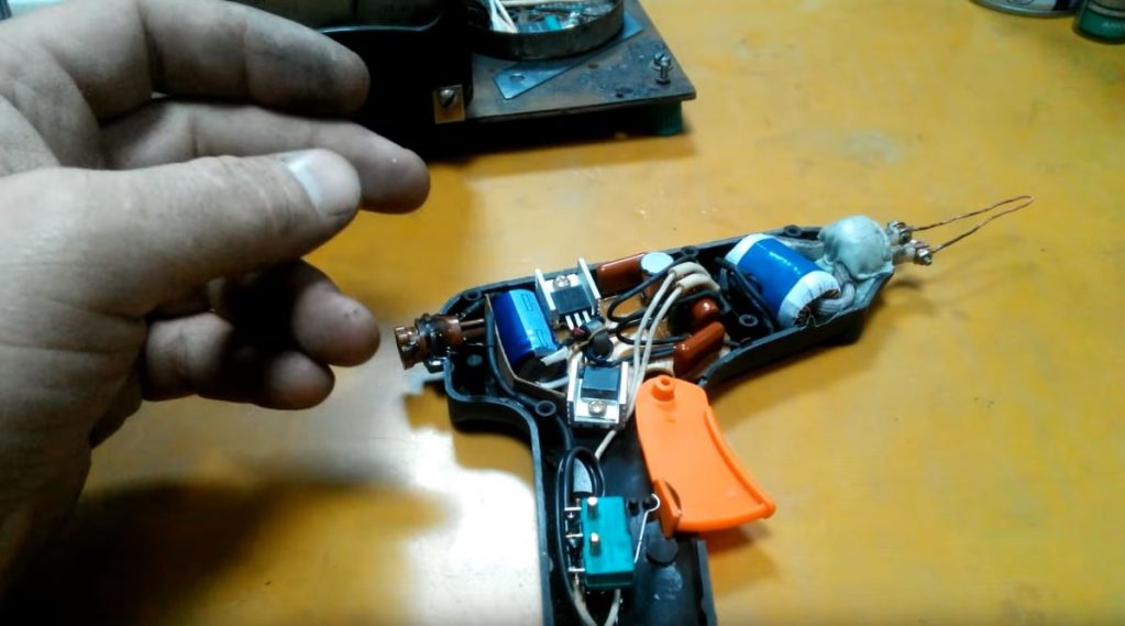 Располагаем все детали в корпусе