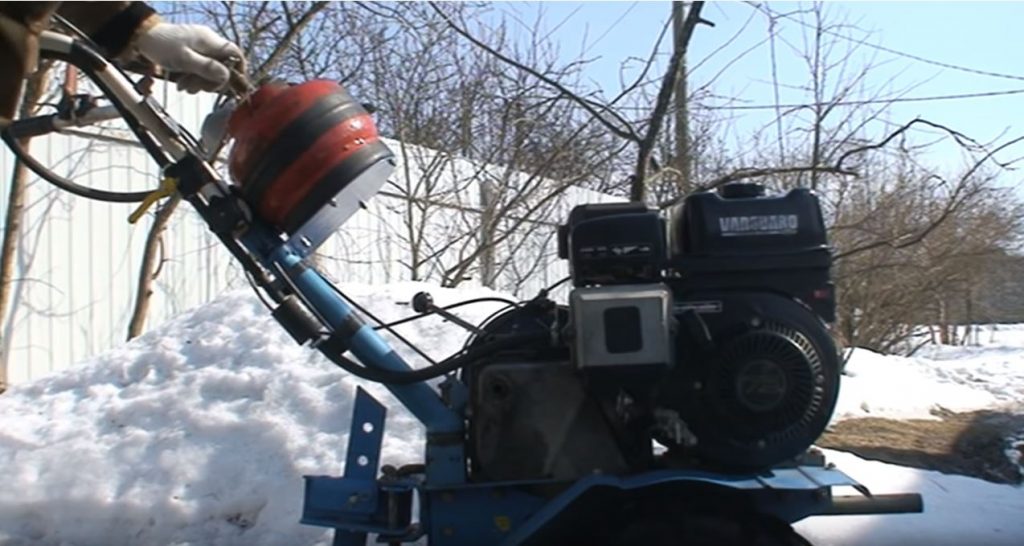 открываем вентиль для подачи газа