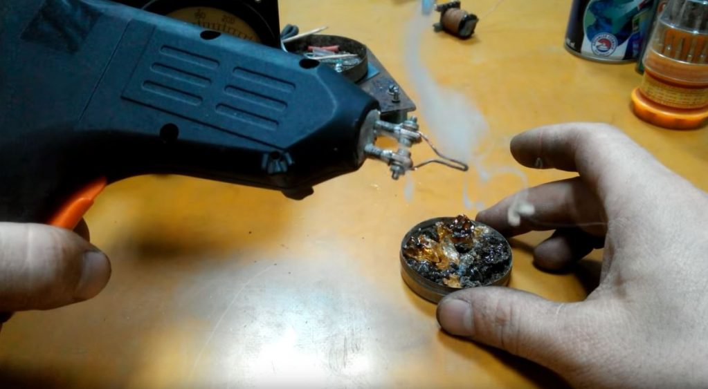 Наш паяльник из клеевого пистолета готов