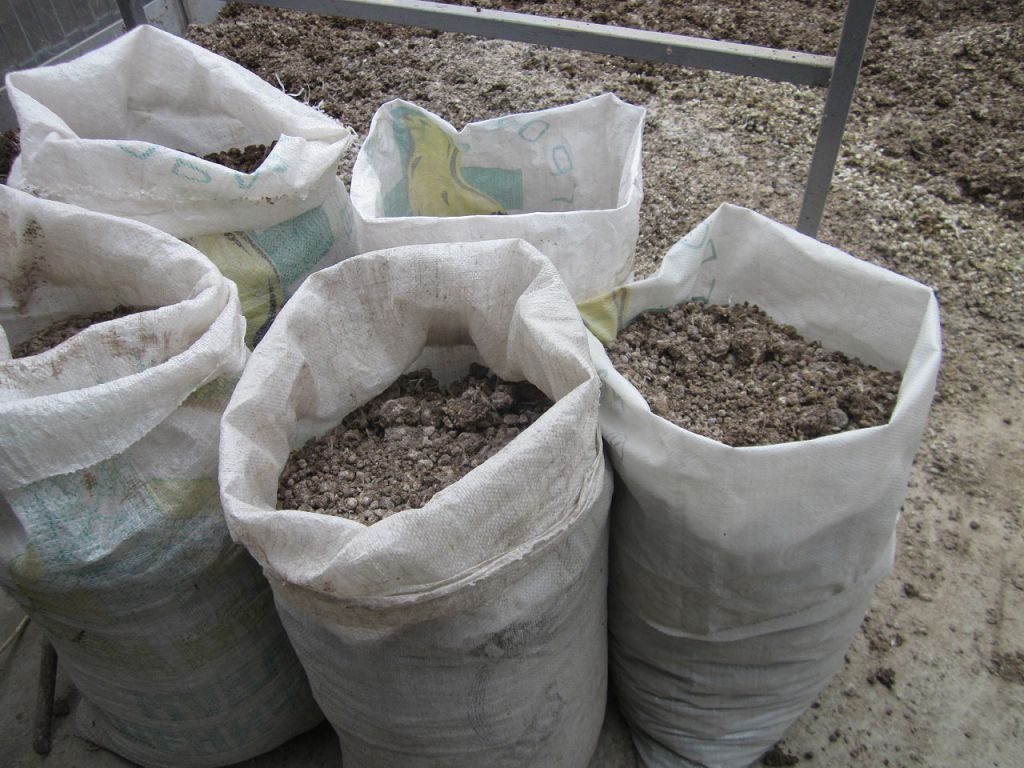 Удобрение из перепелиного помета