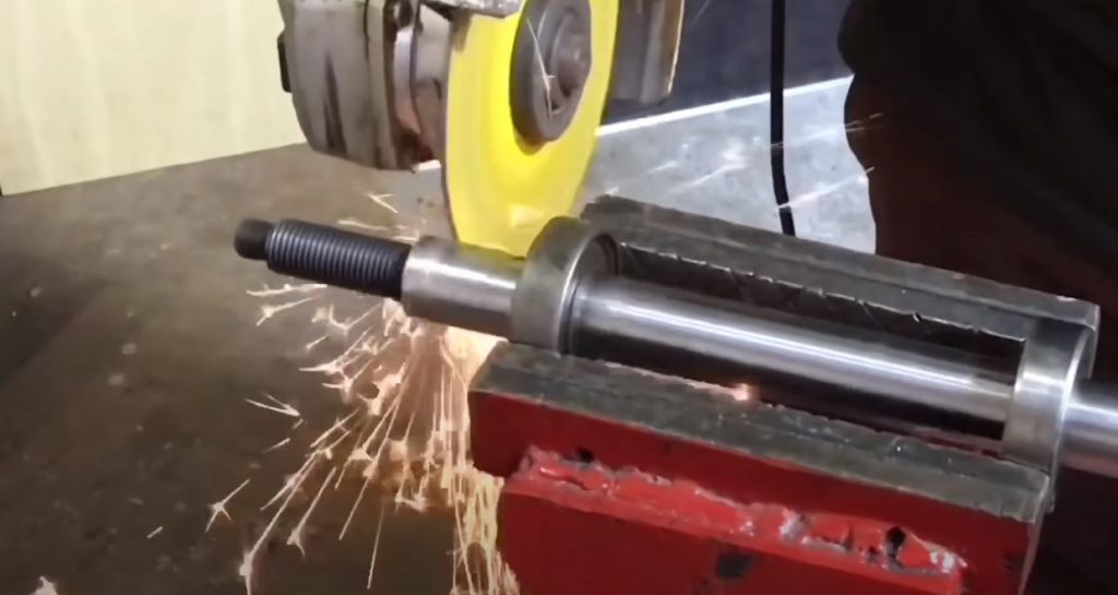 болгаркой прорезаем пазы