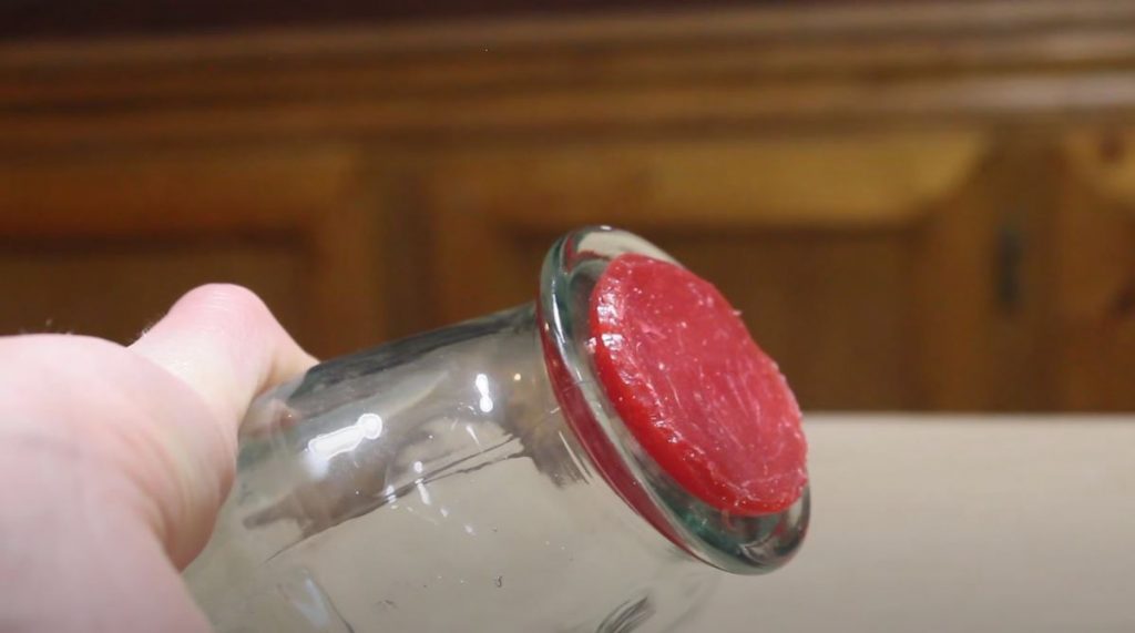 После высыхания смеси, достаем ее из формы и обрезаем выступающие края