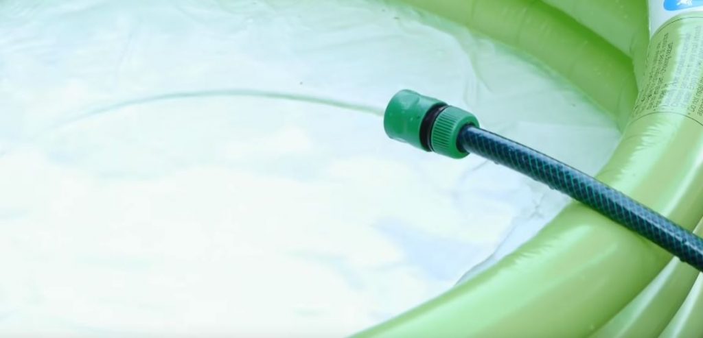 Также можно с легкостью наполнить надувной бассейн