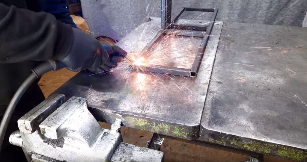 Свариваем раму