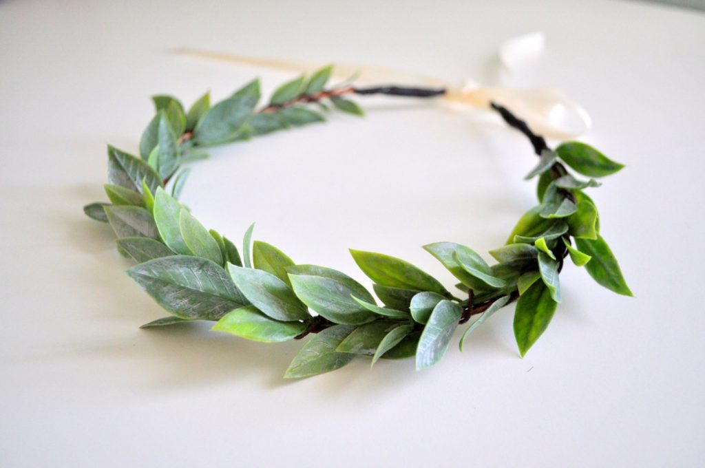 Незатейливый венок из мирта по легендам дарит удивительную красоту