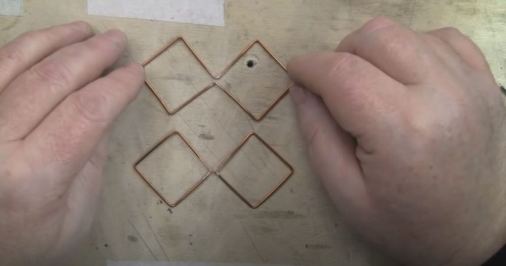 получаем 4 попарно спаренных квадрата