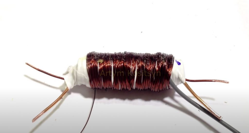 Заматываем обе обмотки тремя слоями изоленты