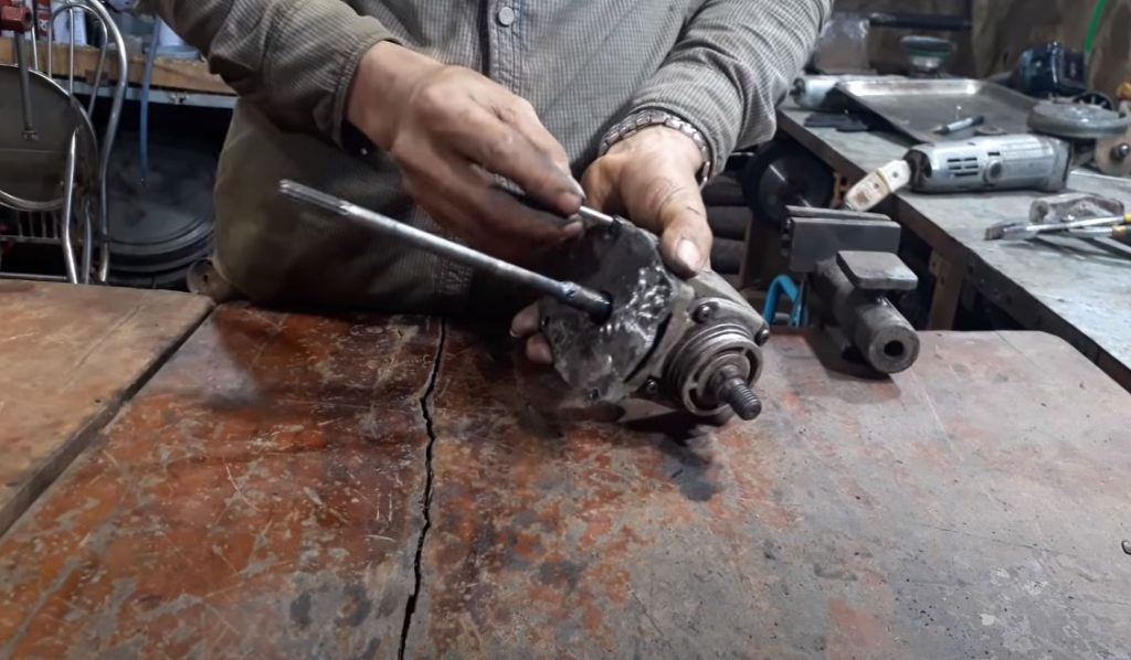 Собираем редуктор болгарки с изготовленным валом