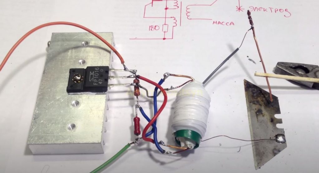 Подпаиваем все элементы по схеме