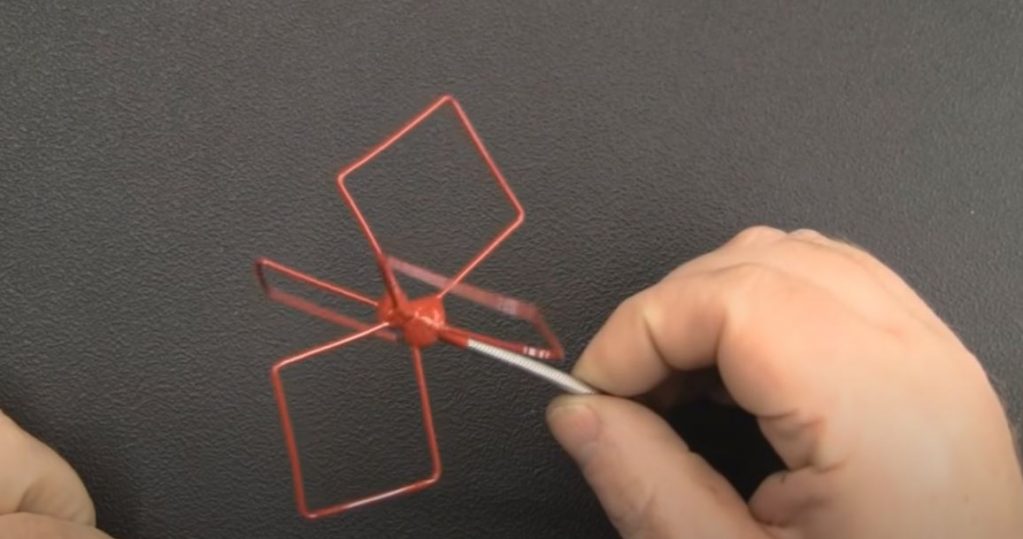 антенну красим краской из баллончика