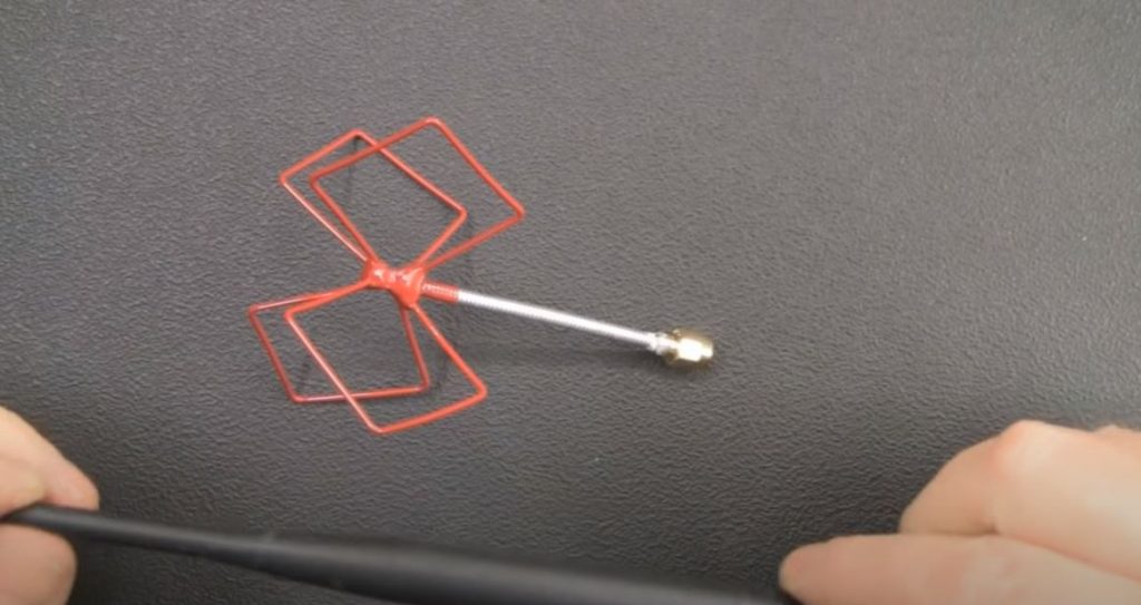 Меняем антенну роутера на только что изготовленную и фиксируем новый уровень сигнала.