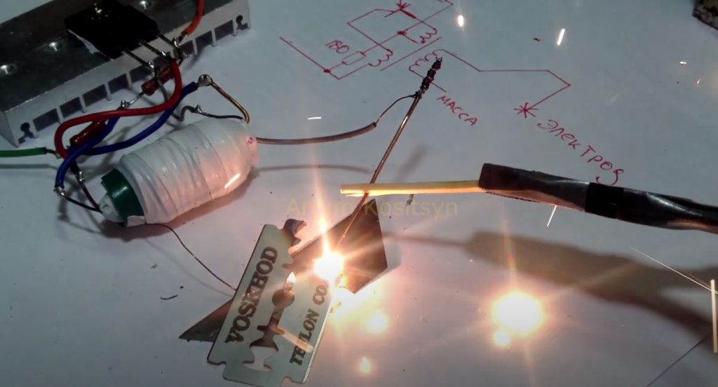 При помощи изготовленного сварочного аппарата, легко резать тонкий металл