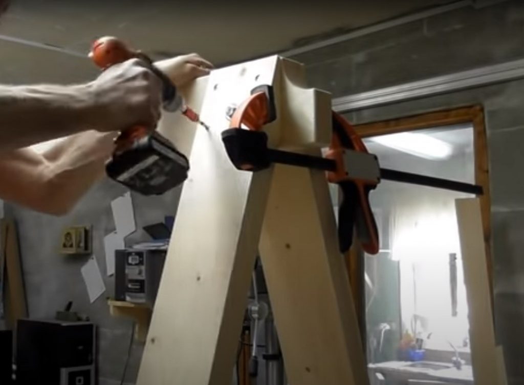 Крепление перекладины