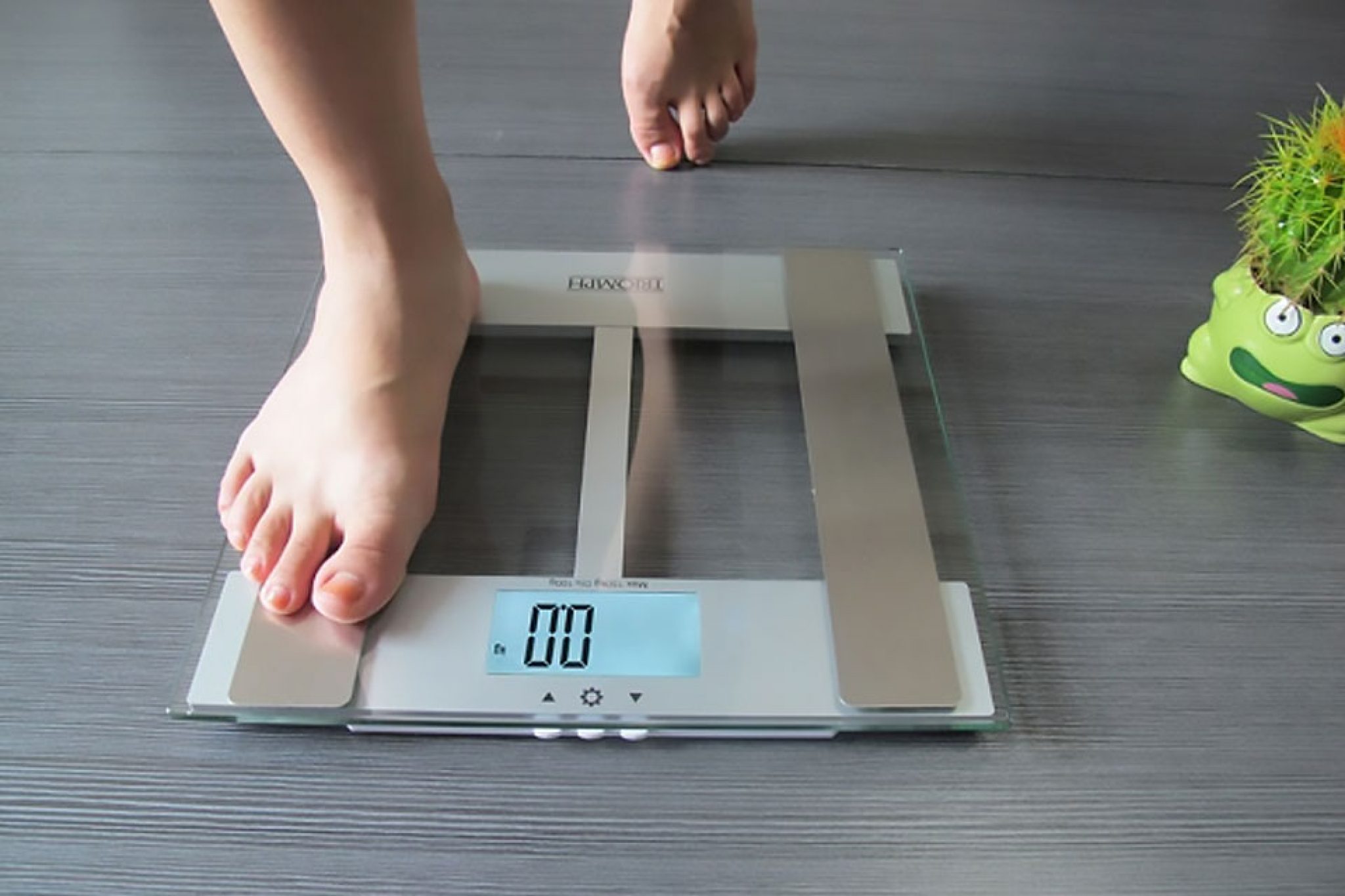 Почему весы показывают разный вес при повторном. Весы для взвешивания. Весы напольные. Весы электронные напольные умные для взвешивания. Весы для взвешивания напольные.