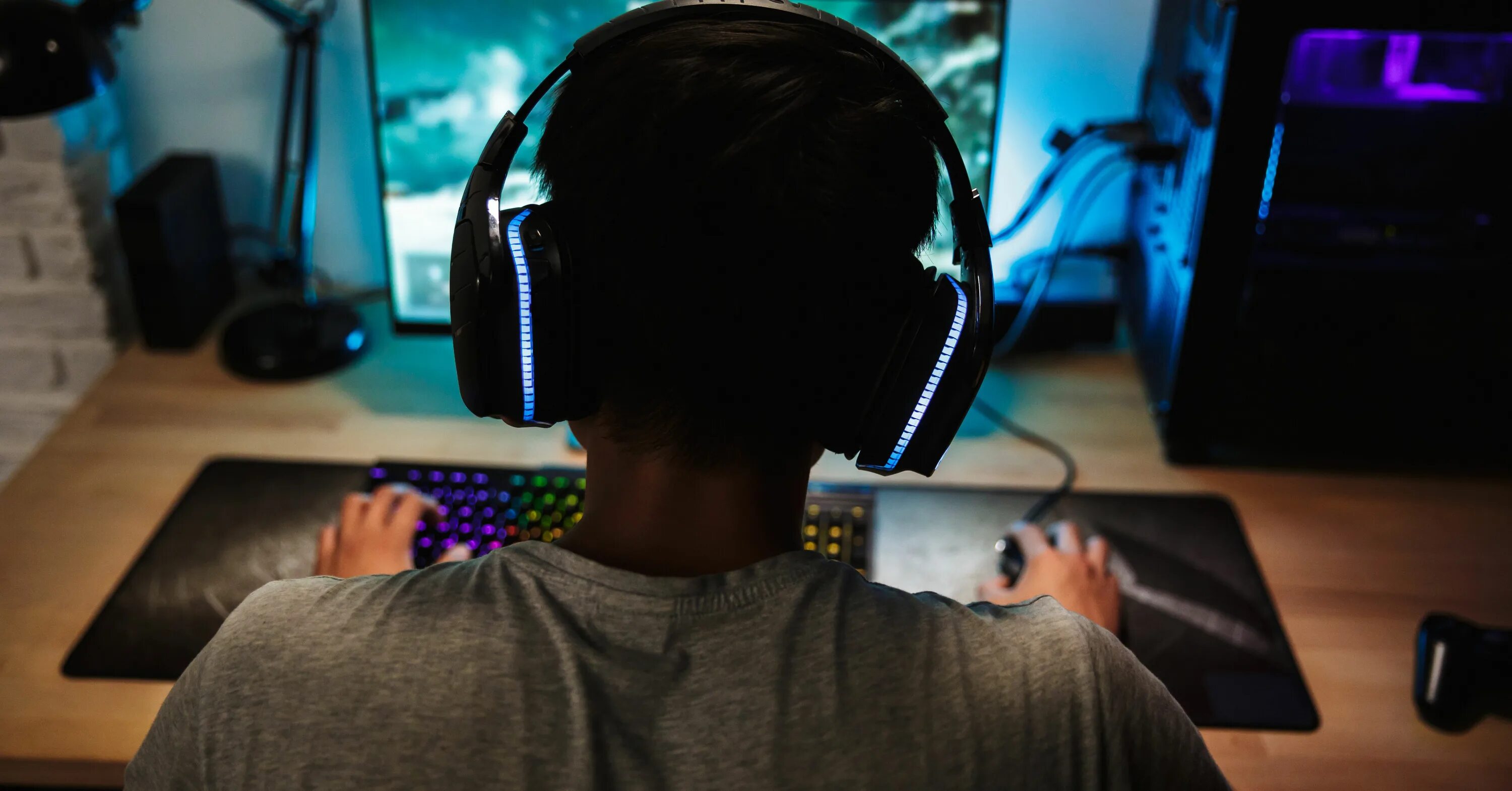 20 Лучших игровых наушников 2025