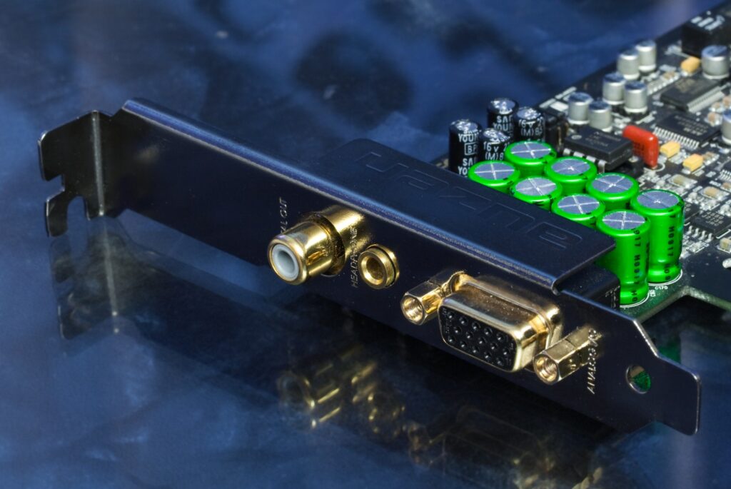 17 Лучших звуковых карт для компьютера 2025