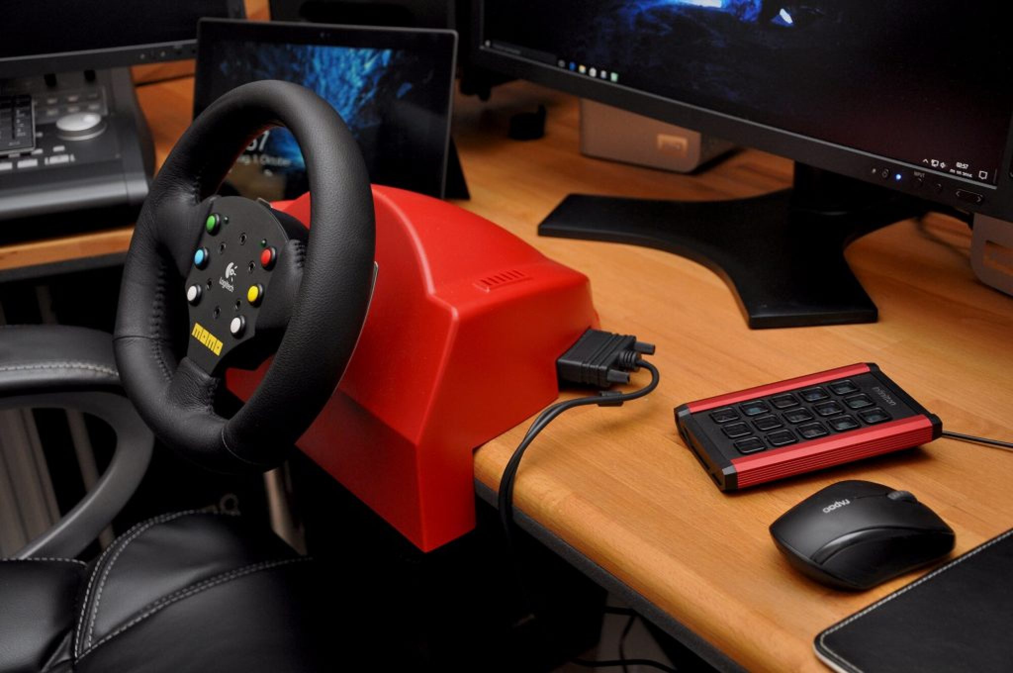 Какие игры можно поиграть в машине. Logitech Momo Force. Logitech Momo Force feedback Racing Wheel. Руль Logitech Momo Red Limited Edition. Логитек МОМО рейсинг руль Лимитед.