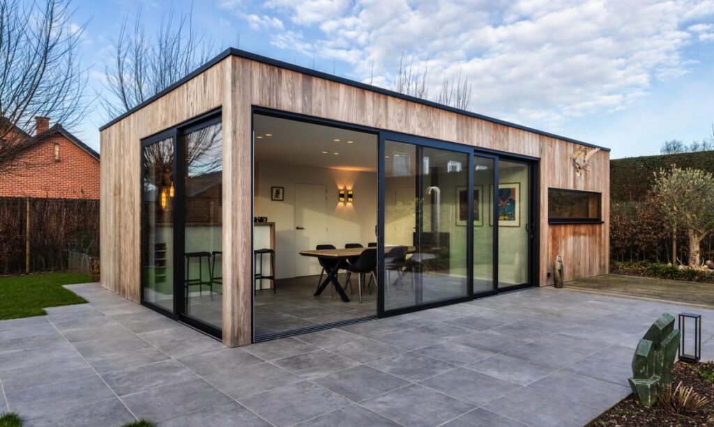 Закрытый вариант беседки