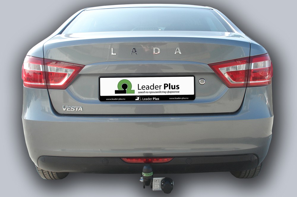 Фаркоп Leader Plus на LADA Vesta, вид сзади